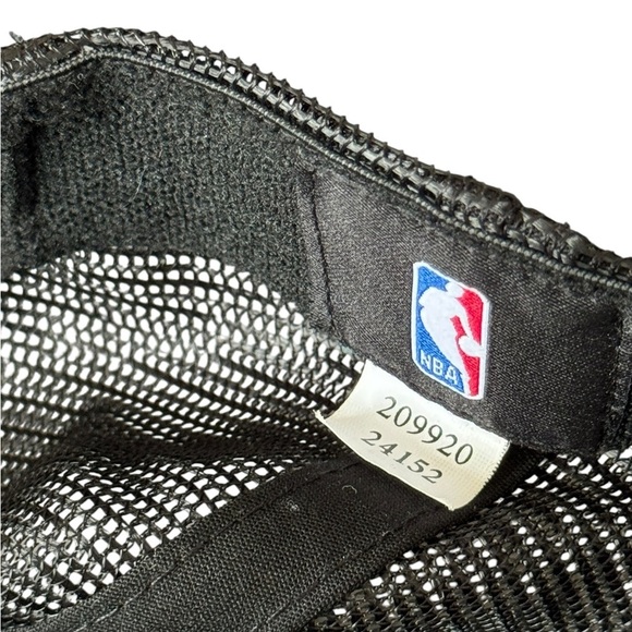 New Era Black and White 76 Cap - Picture 14 of 16